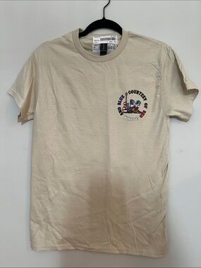 Gildan NEW Beige Graphic Short Sleeve Tee Patriotic Chest Print Red White Blue